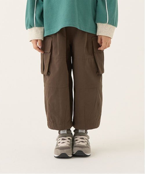 b・ROOM（ビールーム）の「タックワイドカーゴパンツ（カーゴパンツ・キッズ・ピンク/ベージュ/ブラック/カーキ/モスグリーン/ターコイズブルー・120cm/100cm/110cm/130cm/150cm/140cm）」の3枚目の写真