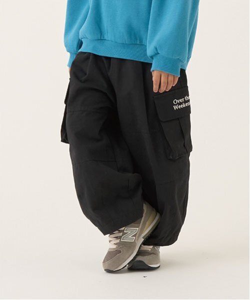 b・ROOM（ビールーム）の「タックワイドカーゴパンツ（カーゴパンツ・キッズ・ピンク/ベージュ/ブラック/カーキ/モスグリーン/ターコイズブルー・120cm/100cm/110cm/130cm/150cm/140cm）」の2枚目の写真