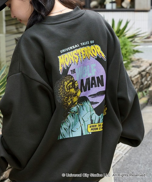 MONO-MART（モノマート）の「【UNIVERSAL MONSTERS】別注  ヴィンテージライクモンスターシリーズDRACULA＆WOLF MAN＆FRANKENSTEIN オーバーサイズバックプリントスウェット（スウェット・レディース・グレー系/ブラック系2/スミクロ/オートミール/ブラック系・L/M）」の2枚目の写真