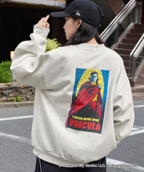 MONO-MART（モノマート）の「【UNIVERSAL MONSTERS】別注  ヴィンテージライクモンスターシリーズDRACULA＆WOLF MAN＆FRANKENSTEIN オーバーサイズバックプリントスウェット（スウェット・レディース・グレー系/ブラック系2/スミクロ/オートミール/ブラック系・L/M）」の9枚目の写真