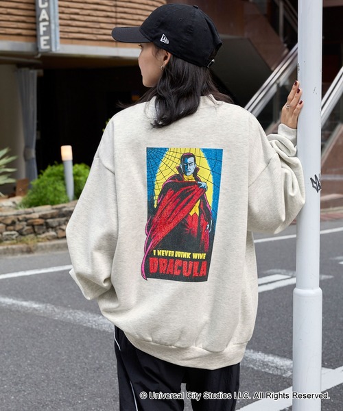 MONO-MART（モノマート）の「【UNIVERSAL MONSTERS】別注  ヴィンテージライクモンスターシリーズDRACULA＆WOLF MAN＆FRANKENSTEIN オーバーサイズバックプリントスウェット（スウェット・レディース・グレー系/ブラック系2/スミクロ/オートミール/ブラック系・L/M）」の11枚目の写真