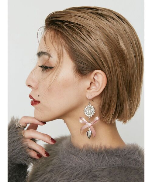 EVRIS（エヴリス）の「SUNNY MOTIF RIBBON ピアス（ピアス（両耳用）・レディース・ゴールド/シルバー・FREE）」の3枚目の写真