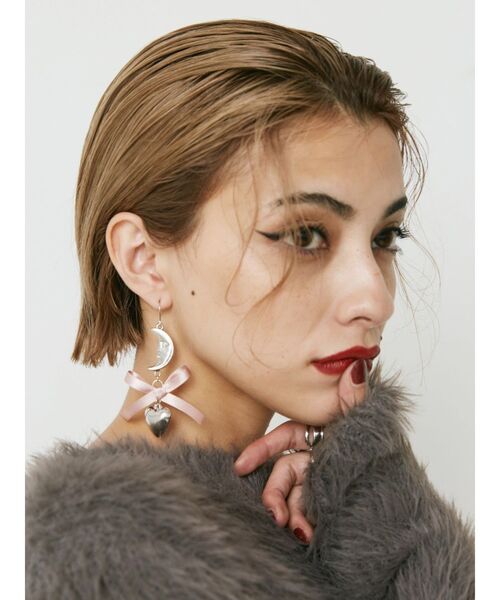 EVRIS（エヴリス）の「SUNNY MOTIF RIBBON ピアス（ピアス（両耳用）・レディース・ゴールド/シルバー・FREE）」の4枚目の写真