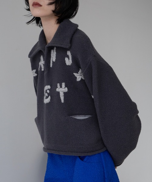 VACANCY(ヴァカンシー)の「ハンド刺繍ショート丈ポロニット(ニット/セーター・レディース・アイボリー/ブラック/レッド/ブルー・FREE)」の3枚目の写真