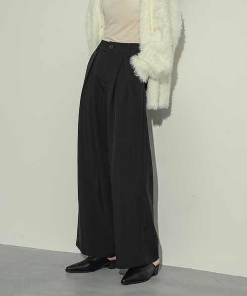 NEUNA(ヌナ)の「ツイルダブルタックパンツ(スラックス・レディース・ライトベージュ/ブラック・MEDIUM/SMALL)」の16枚目の写真