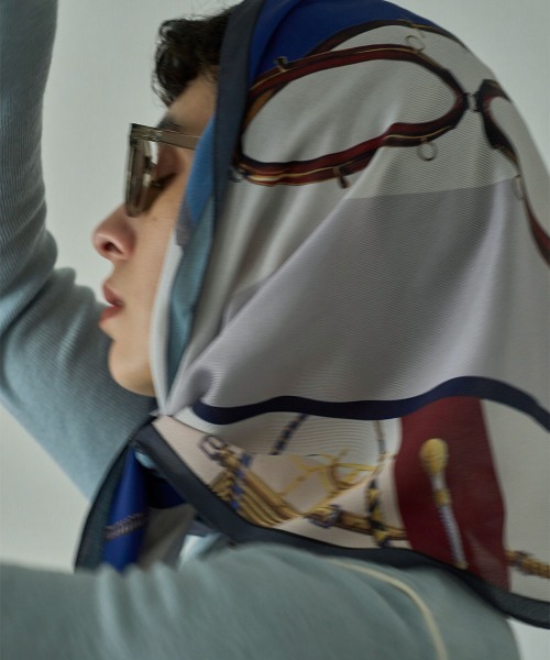 marjour(マージュール)の「COLOR BIG SCARF(ストール/ショール・レディース・ブルー/ピンク系・FREE)」の3枚目の写真
