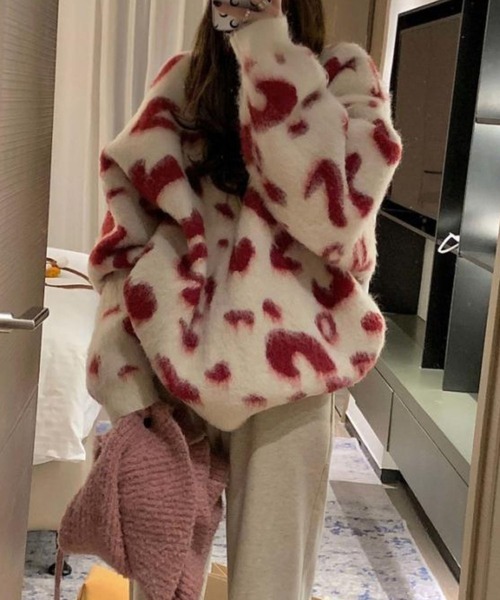 SPIGA(スピーガ)の「シャギー起毛プリントオーバーサイズニット(ニット/セーター・レディース・グリーン/レッド/ブラック・FREE)」の1枚目の写真