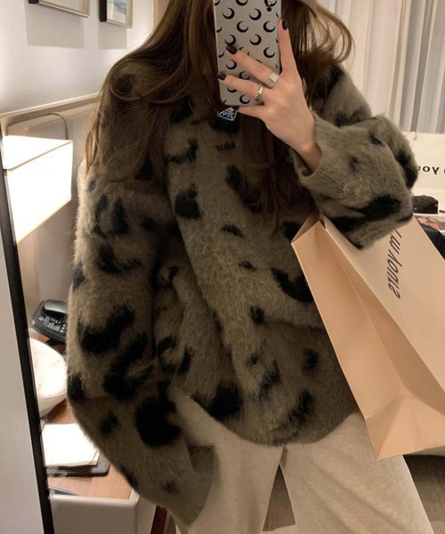 SPIGA(スピーガ)の「シャギー起毛プリントオーバーサイズニット(ニット/セーター・レディース・グリーン/レッド/ブラック・FREE)」の3枚目の写真