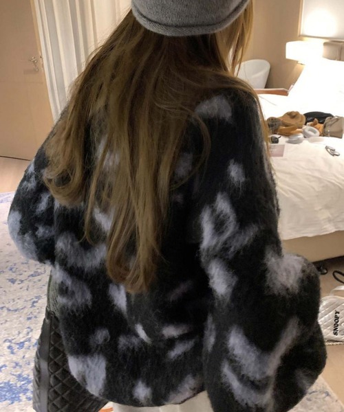 SPIGA(スピーガ)の「シャギー起毛プリントオーバーサイズニット(ニット/セーター・レディース・グリーン/レッド/ブラック・FREE)」の4枚目の写真