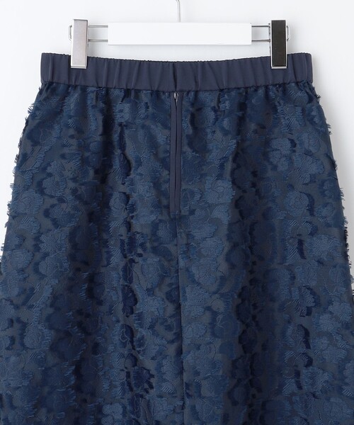 自由区(ジユウク)の「フラワーカットジャガード スカート(スカート・レディース・ネイビー系/ベージュ系・32)」の3枚目の写真