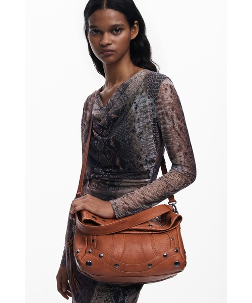 Desigual(デシグアル)の「REPRISE EMBRO PATCH LOVERTY PUハンドバッグ(ハンドバッグ・レディース・ブラウン・FREE)」の4枚目の写真