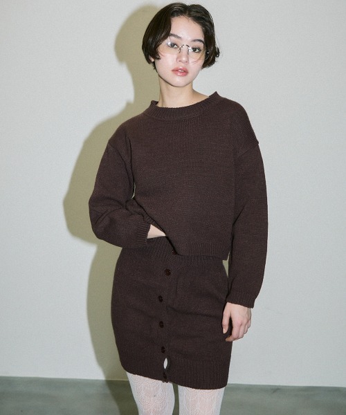 Clum(クルム)の「【SETUP】オーバーサイズニット×ボタンデザインスカートセットアップ(セットアップ・レディース・ブラック/ブラウン・FREE)」の15枚目の写真