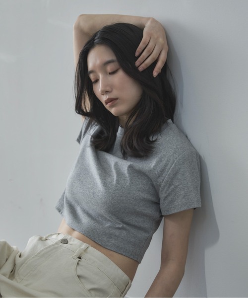 feepur（フェピュール）の「クロップドフライスTee（Tシャツ/カットソー・レディース・ブラック/グレー/オートミール/オフホワイト/レッド・MEDIUM）」の3枚目の写真