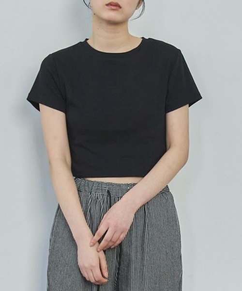 feepur（フェピュール）の「クロップドフライスTee（Tシャツ/カットソー・レディース・ブラック/グレー/オートミール/オフホワイト/レッド・MEDIUM）」の2枚目の写真