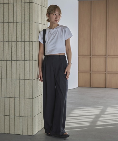 feepur（フェピュール）の「クロップドフライスTee（Tシャツ/カットソー・レディース・ブラック/グレー/オートミール/オフホワイト/レッド・MEDIUM）」の8枚目の写真