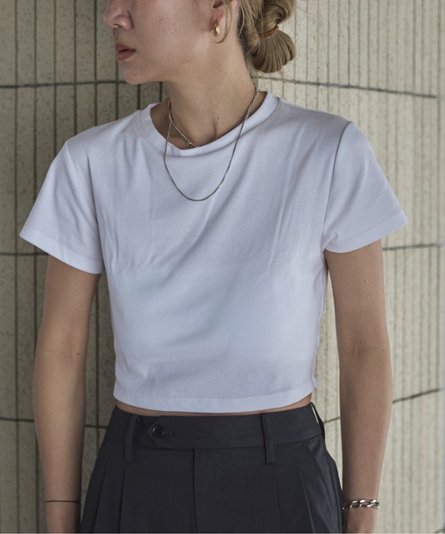 feepur（フェピュール）の「クロップドフライスTee（Tシャツ/カットソー・レディース・ブラック/グレー/オートミール/オフホワイト/レッド・MEDIUM）」の6枚目の写真