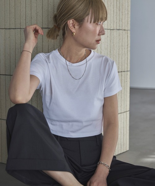 feepur（フェピュール）の「クロップドフライスTee（Tシャツ/カットソー・レディース・ブラック/グレー/オートミール/オフホワイト/レッド・MEDIUM）」の7枚目の写真