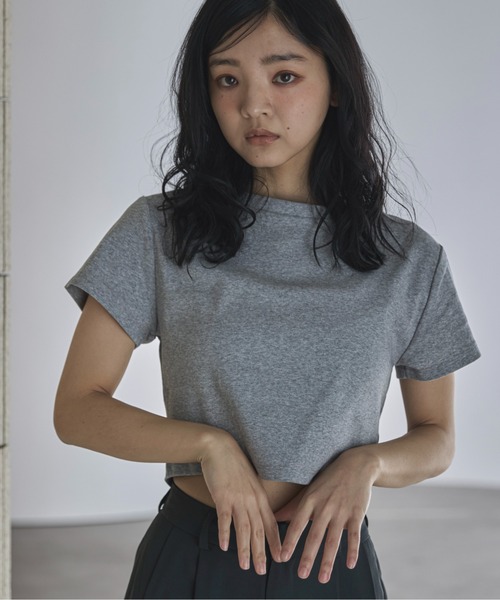 feepur（フェピュール）の「クロップドフライスTee（Tシャツ/カットソー・レディース・ブラック/グレー/オートミール/オフホワイト/レッド・MEDIUM）」の22枚目の写真