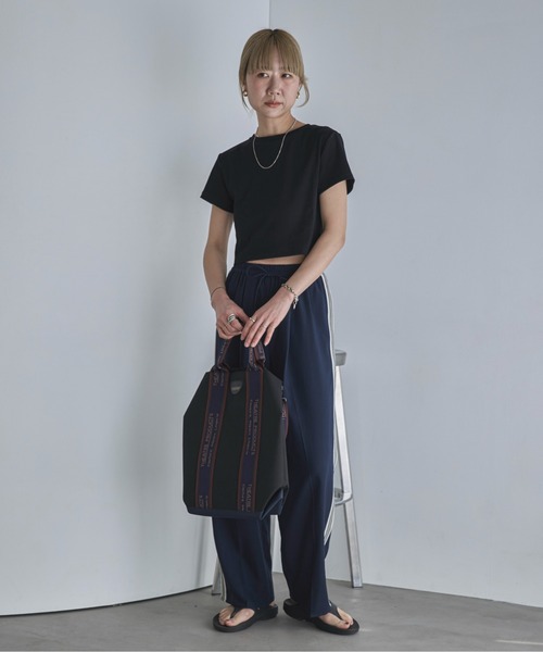 feepur（フェピュール）の「クロップドフライスTee（Tシャツ/カットソー・レディース・ブラック/グレー/オートミール/オフホワイト/レッド・MEDIUM）」の16枚目の写真