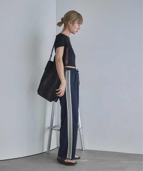 feepur（フェピュール）の「クロップドフライスTee（Tシャツ/カットソー・レディース・ブラック/グレー/オートミール/オフホワイト/レッド・MEDIUM）」の18枚目の写真