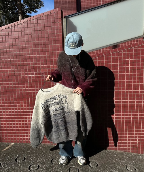 Perushu(ペルーシュ)の「グラデーションシャギーメッセージロゴニット(ニット/セーター・メンズ・ボルドー/グレー・LARGE/MEDIUM)」の6枚目の写真