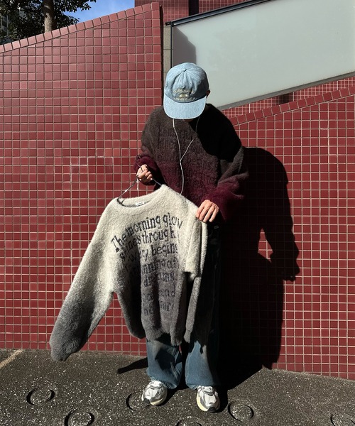 Perushu(ペルーシュ)の「グラデーションシャギーメッセージロゴニット(ニット/セーター・メンズ・ボルドー/グレー・LARGE/MEDIUM)」の7枚目の写真
