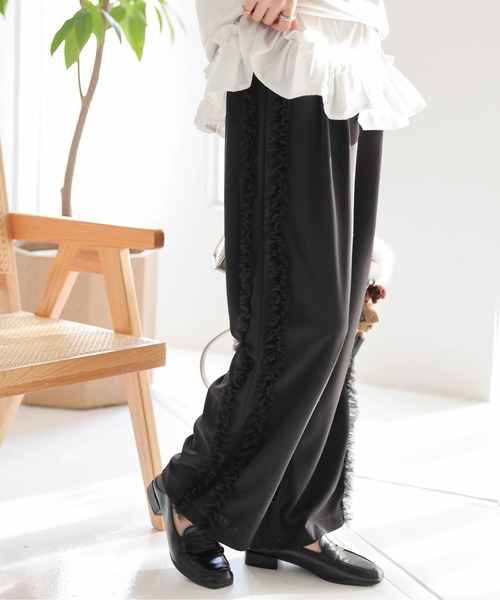 SUGAR BISKET(シュガービスケット)の「サイドチュールフリルワイドパンツ(その他パンツ・レディース・ベージュ/ブラック・フリー)」の13枚目の写真