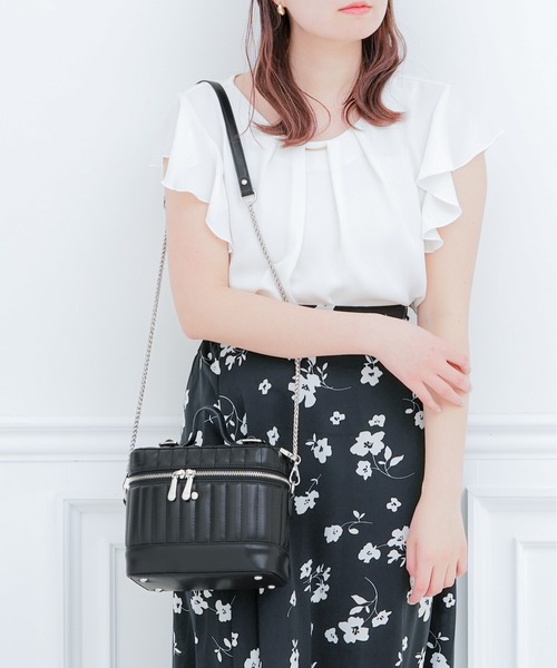 MERCURYDUO(マーキュリーデュオ)の「【MERCURYDUO/マーキュリーデュオ 】 縦キルティング バニティミニショルダーバッグ(ショルダーバッグ・レディース・ブラック/アイボリー/シルバー/ピンク/イエロー・FREE)」の3枚目の写真