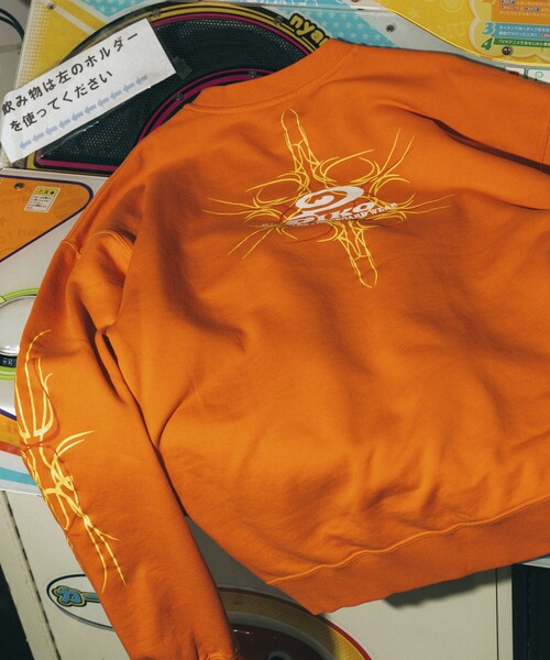 FREAK'S STORE(フリークスストア)の「PIKO/ピコ 別注 プリントロゴ クルーネックスウェット(スウェット・メンズ・ブラック/オレンジ/オフホワイト・X-LARGE/LARGE/MEDIUM)」の3枚目の写真
