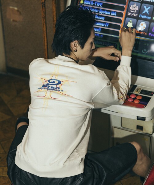 FREAK'S STORE(フリークスストア)の「PIKO/ピコ 別注 プリントロゴ クルーネックスウェット(スウェット・メンズ・ブラック/オレンジ/オフホワイト・X-LARGE/LARGE/MEDIUM)」の11枚目の写真
