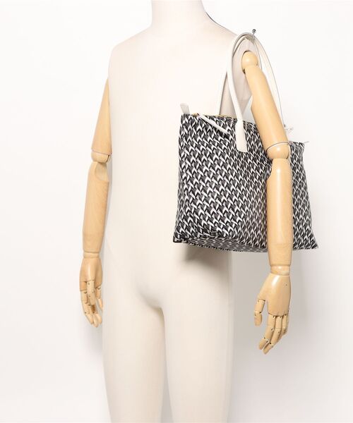 Roberta Pieri（ロベルタピエリ）の「ROBERTA PIERI/ロベルタピエリ ラージトート トートバッグ【LT KAGO】（トートバッグ・レディース・ホワイト×イエロー/クリアブラック/ホワイト・FREE）」の7枚目の写真