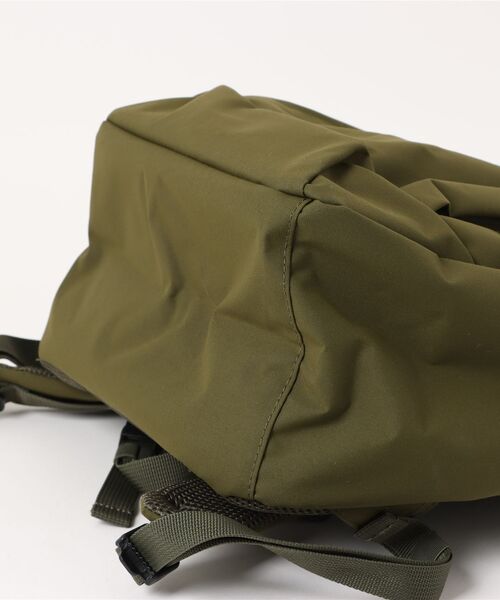 Gramicci(グラミチ)の「【GRAMICCI(グラミチ) 】CORDURA DAY PACK(バックパック/リュック・メンズ・オリーブ/ブラック・FREE)」の9枚目の写真