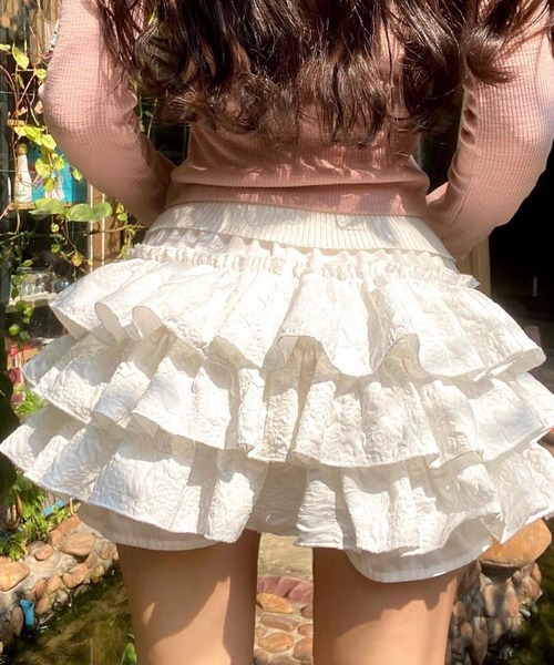 Nia（ニア）の「Nia(ニア)/フリルレイヤード　ティアードボリュームミニスカートパンツ（スカート・レディース・ブラック/ホワイト・SMALL/MEDIUM/LARGE）」の8枚目の写真