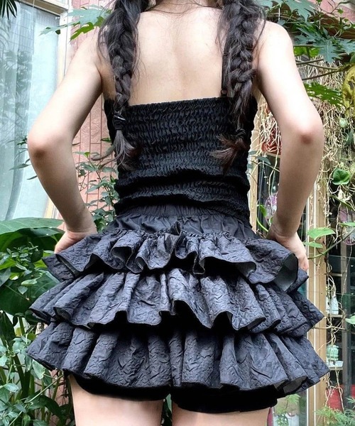 Nia（ニア）の「Nia(ニア)/フリルレイヤード　ティアードボリュームミニスカートパンツ（スカート・レディース・ブラック/ホワイト・SMALL/MEDIUM/LARGE）」の3枚目の写真