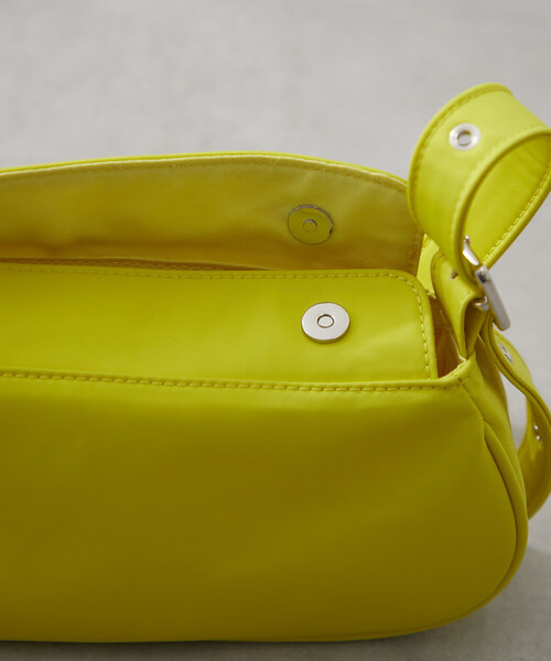 earthy(アーシー)の「ナイロンワンショルダーBag(ハンドバッグ・レディース・ブラック/イエロー/ライトグレー・FREE)」の11枚目の写真