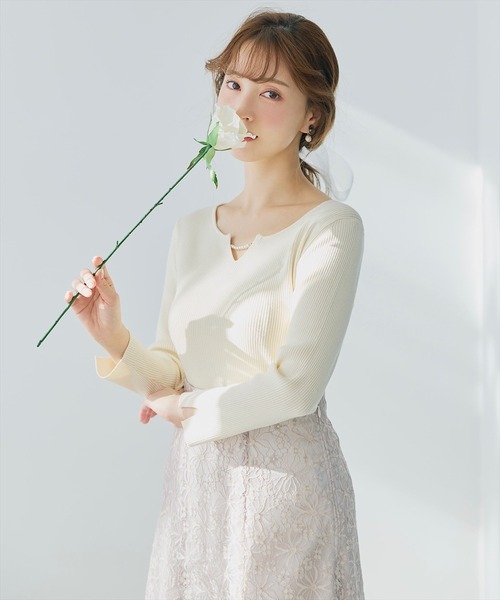 SWINGLE（スウィングル）の「パールキーネックニットプルオーバー（ニット/セーター・レディース・ネイビー/ピンク/ライトベージュ/ミント・FREE）」の2枚目の写真