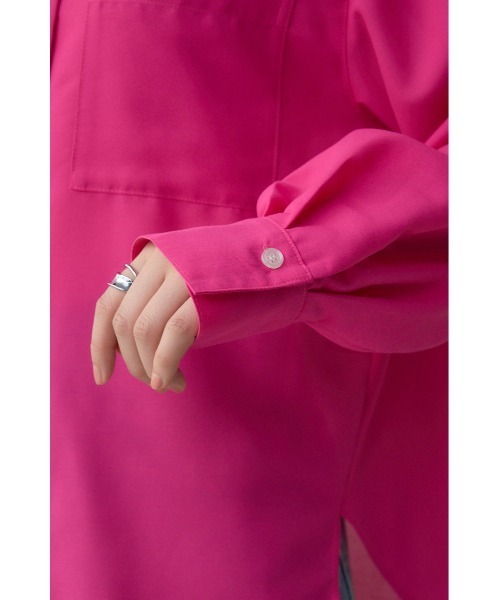 AZUL by moussy（アズールバイマウジー）の「イージーケアバックタックルーズシャツ（シャツ/ブラウス・レディース・アイボリー/グレー/ピンク・FREE）」の4枚目の写真
