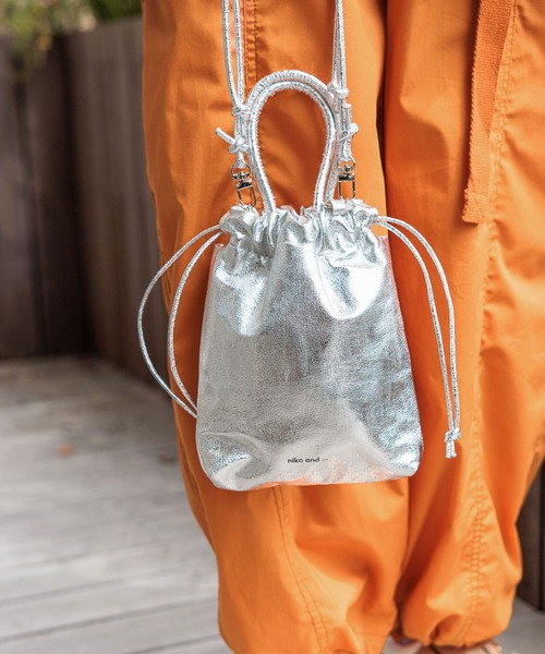 niko and...(ニコアンド)の「オリジナル巾着2WAYショルダーバッグ(ショルダーバッグ・レディース・グレー/ブラック/アイボリー/その他1・0)」の1枚目の写真