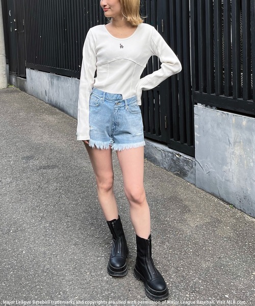 BACK TO THE FIELD（バック トゥー ザ フィールド）の「【MLB】ダメージデニムショートパンツ（デニムパンツ・レディース・ブルー/ブラック・MEDIUM/SMALL）」の22枚目の写真