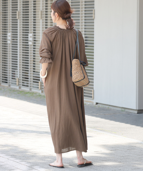 JOURNAL STANDARD relume（ジャーナルスタンダード　レリューム）の「レーヨンコットンギャザーワンピース（ワンピース・レディース・ブラック/ブラウン・FREE）」の22枚目の写真