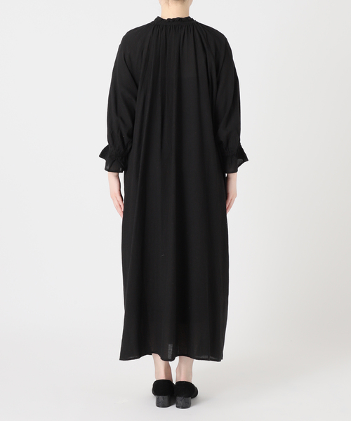 JOURNAL STANDARD relume（ジャーナルスタンダード　レリューム）の「レーヨンコットンギャザーワンピース（ワンピース・レディース・ブラック/ブラウン・FREE）」の4枚目の写真