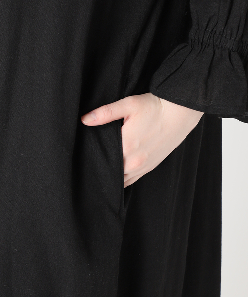 JOURNAL STANDARD relume（ジャーナルスタンダード　レリューム）の「レーヨンコットンギャザーワンピース（ワンピース・レディース・ブラック/ブラウン・FREE）」の8枚目の写真