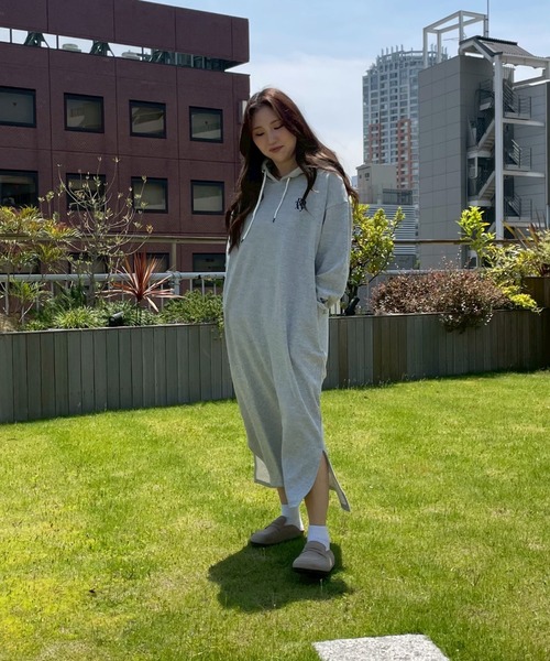 ROXY（ロキシー）の「SUNDANCE DRESS /ロキシーフーディースウェットロングワンピース（ワンピース・レディース・グレー/ブラック/ベージュ・MEDIUM/LARGE）」の5枚目の写真