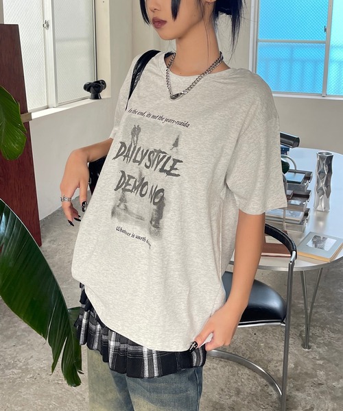 VQ（ブイキュー）の「Photographic Loose silhouette Short sleeve T-shirt / フォトグラフィック ルーズシルエット 半袖Tシャツ（Tシャツ/カットソー・レディース・ライトグレー/ベージュ系その他/ピンク/ベージュ・FREE）」の6枚目の写真