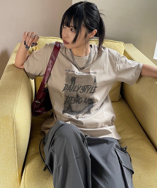 VQ（ブイキュー）の「Photographic Loose silhouette Short sleeve T-shirt / フォトグラフィック ルーズシルエット 半袖Tシャツ（Tシャツ/カットソー・レディース・ライトグレー/ベージュ系その他/ピンク/ベージュ・FREE）」の10枚目の写真