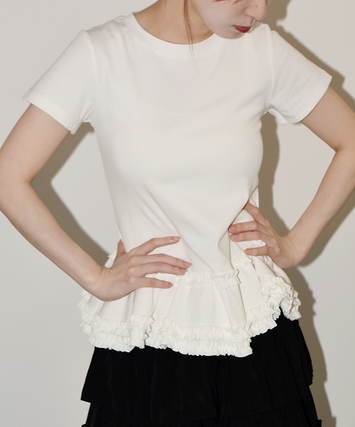 VIVID LADY（ビビッドレディー）の「裾フリル スリムロングT 半袖/Ruffled Hem Slim Short Sleeves（Tシャツ/カットソー・レディース・ホワイト/グレー・FREE）」の3枚目の写真