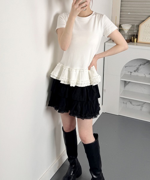 VIVID LADY（ビビッドレディー）の「裾フリル スリムロングT 半袖/Ruffled Hem Slim Short Sleeves（Tシャツ/カットソー・レディース・ホワイト/グレー・FREE）」の16枚目の写真