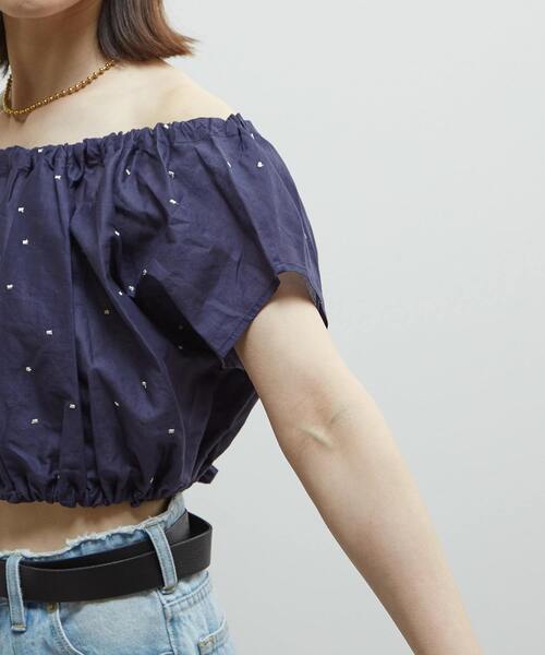 SOFFITTO(ソフィット)の「インド綿ドット刺繍ギャザーボレロブラウス(カーディガン/ボレロ・レディース・ネイビー/ブラウン/ブラック・FREE)」の4枚目の写真