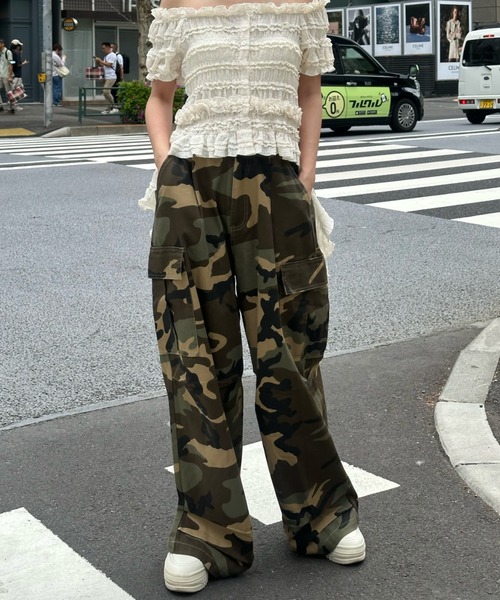 RAY CASSIN（レイカズン）の「タックカーゴパンツ（カーゴパンツ・レディース・ホワイト/グリーン系その他2・FREE）」の3枚目の写真