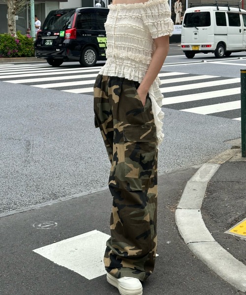 RAY CASSIN（レイカズン）の「タックカーゴパンツ（カーゴパンツ・レディース・ホワイト/グリーン系その他2・FREE）」の4枚目の写真